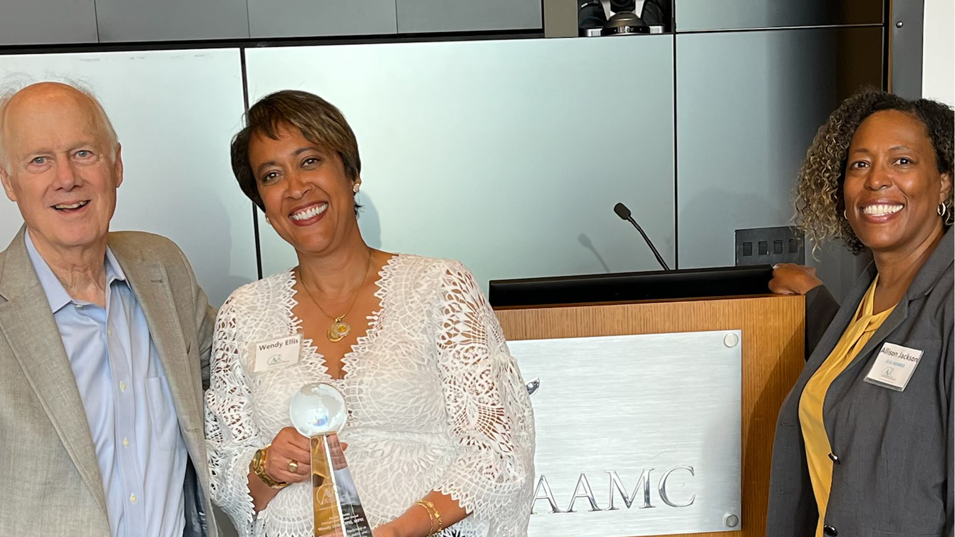 Dr. Wendy Ellis receives Felitti Award Dr. Wendy Ellis poses with colleagues while receiving Felitti Award